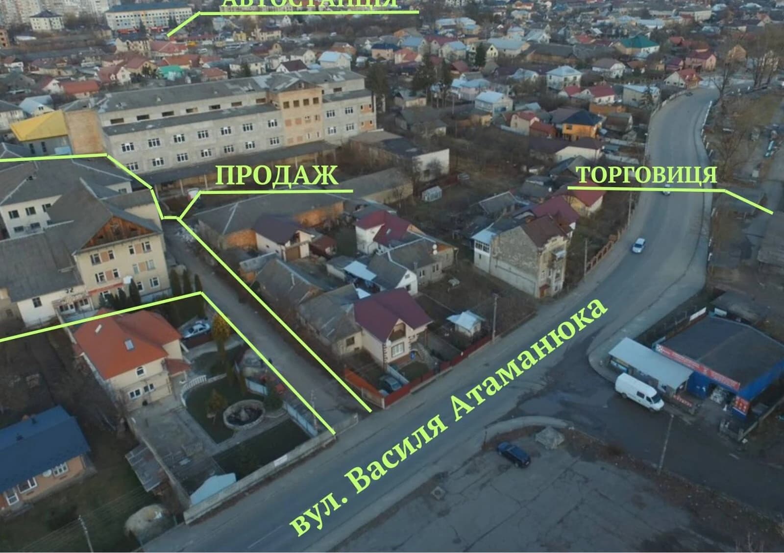 Комерційне приміщення на вул. Атаманюка: 50 соток, охорона, торг
