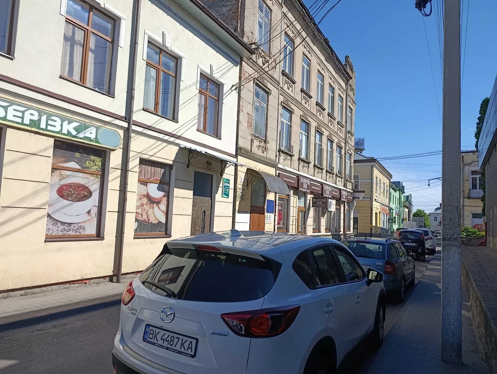 Приміщення в історичному центрі: фасадний вхід, паркування - фото 3