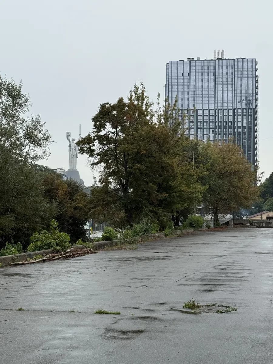 Приміщення, Печерський: фасадне, 70 кВт, оглядові ями - фото 1