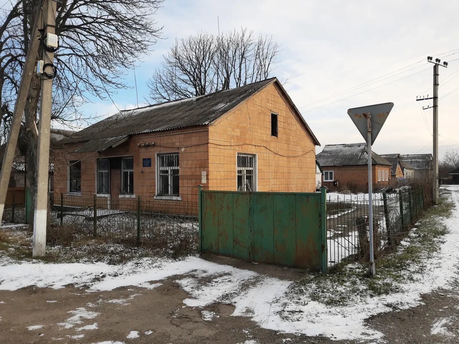 Приміщення, Олександрівка: адміністративна будівля, гараж - фото 1