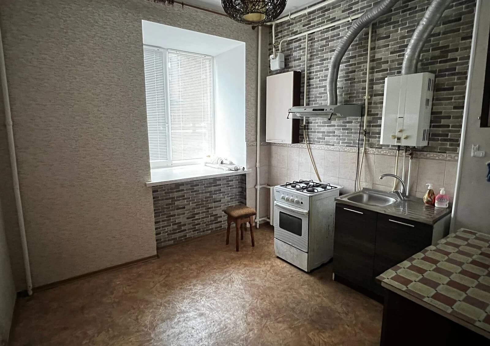 2-кімнатна квартира, Заводський: вода й опалення без світла, сталінка - фото 5