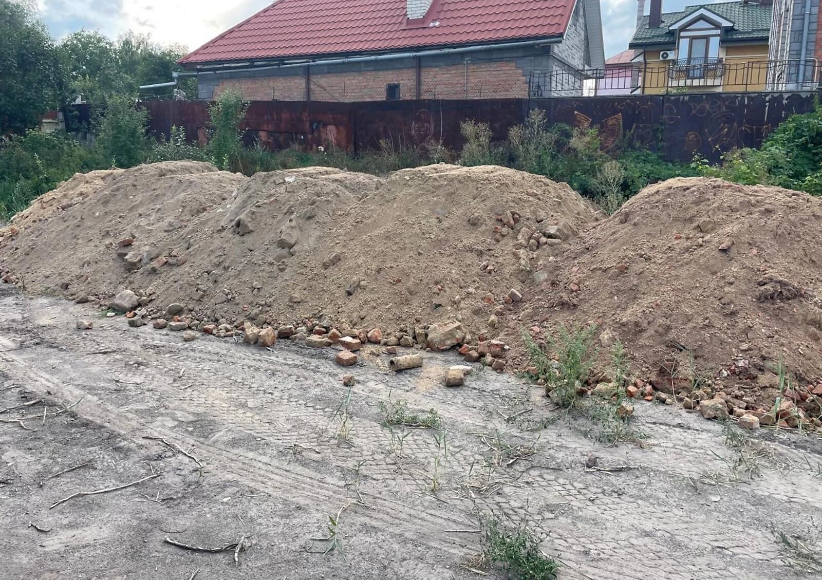 Ділянка 10 соток, Червоноград: житлова забудова, природне озеро - фото 4