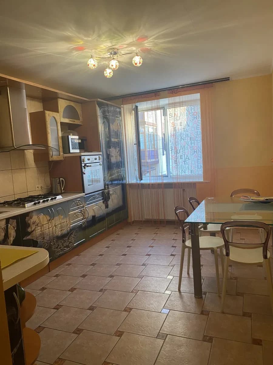3-кімнатна квартира, Подільський: закритий двір, 5 хв до площі, альтанка - фото 3