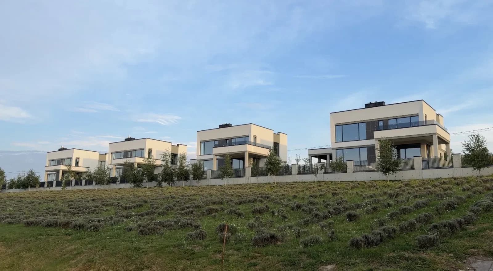 Котедж, Поршна: панорамні вікна, Наварійське озеро поруч