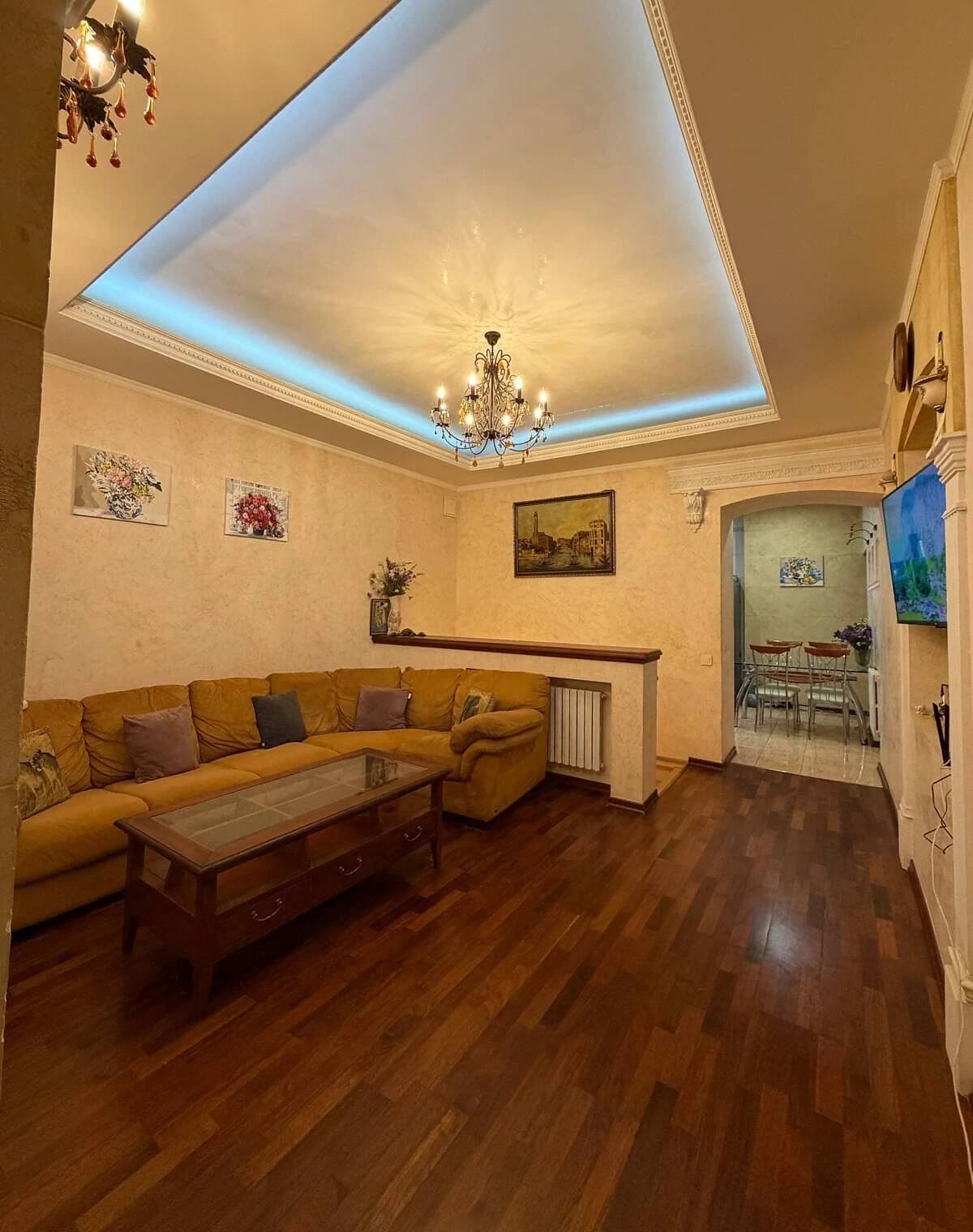 4-кімнатна квартира, Центр: багаторівнева, 2 санвузли, паркомісце - фото 1
