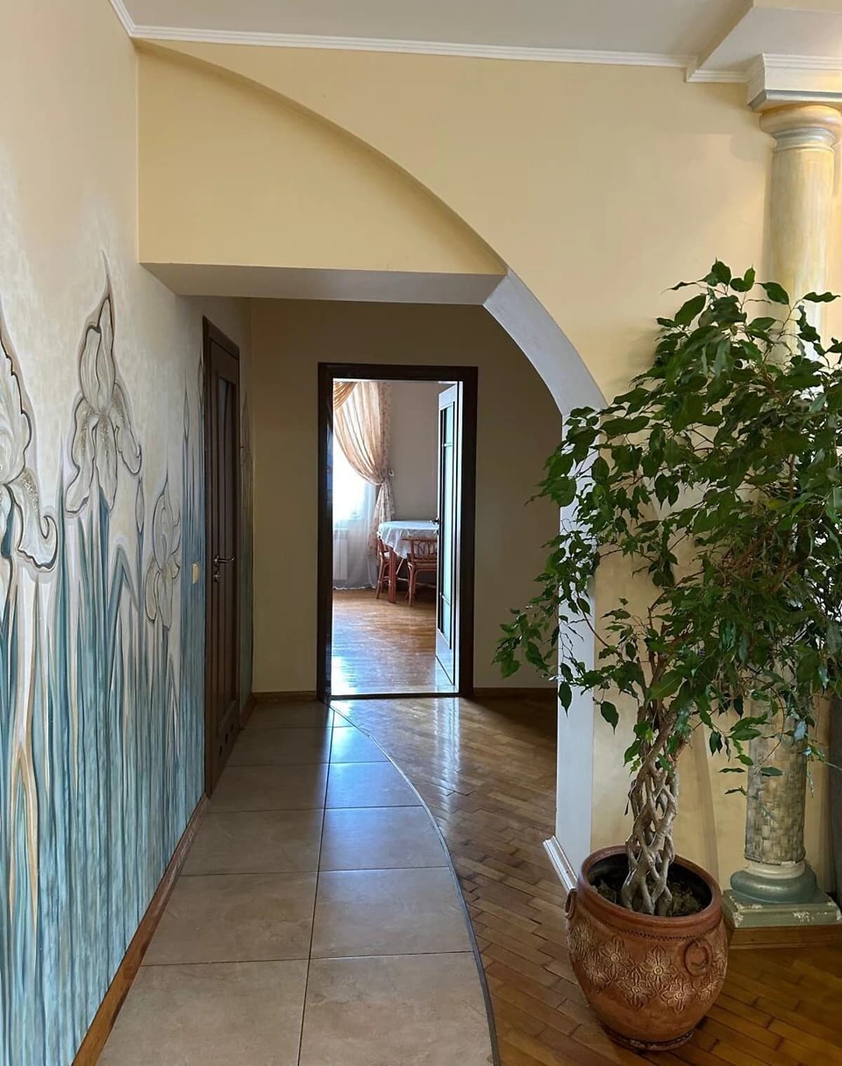 4-кімнатна квартира, Ужгород: закріплене паркомісце, торг можливий - фото 2