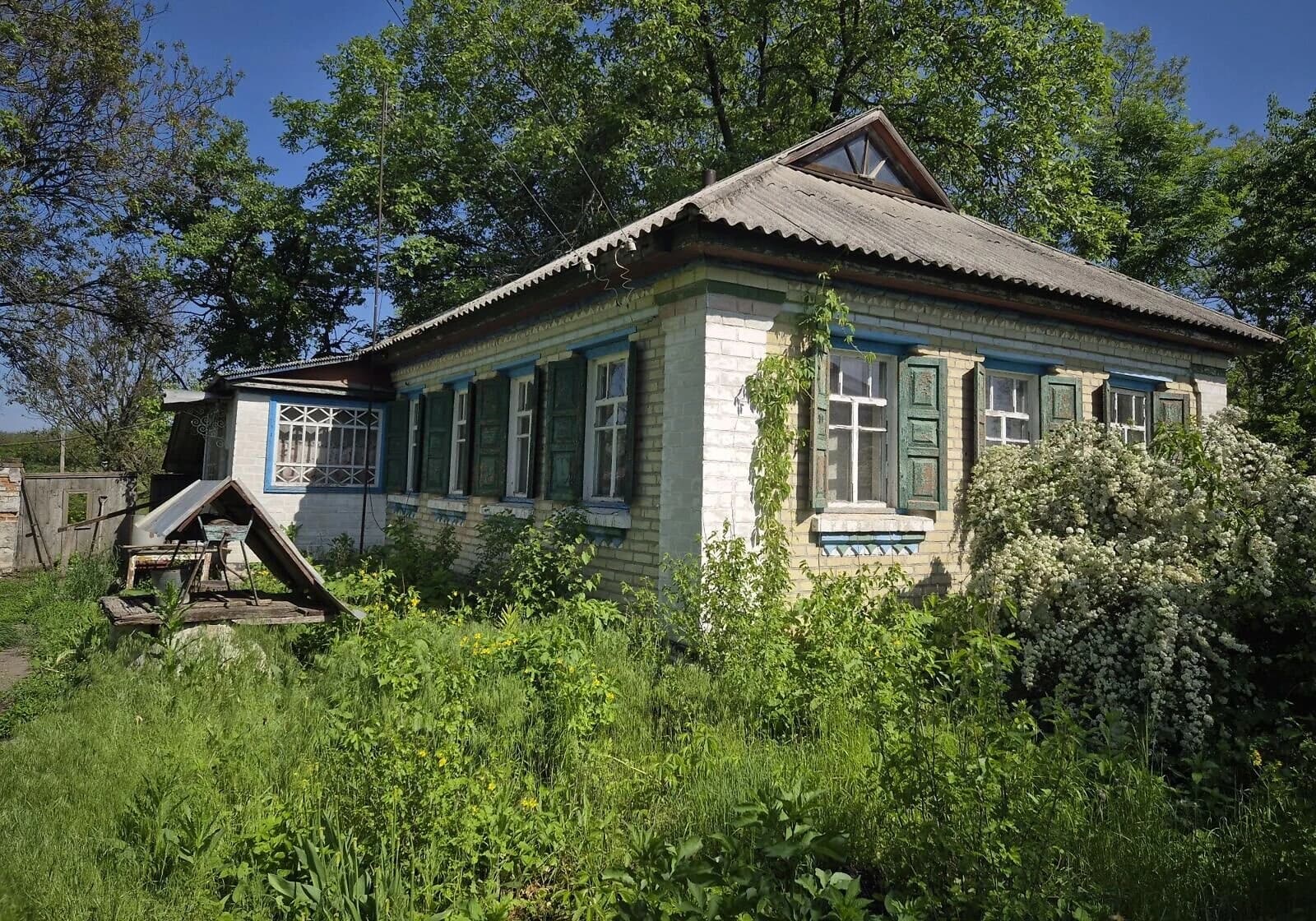 Будинок, Головківка: криниця, літня кухня, господарські будівлі