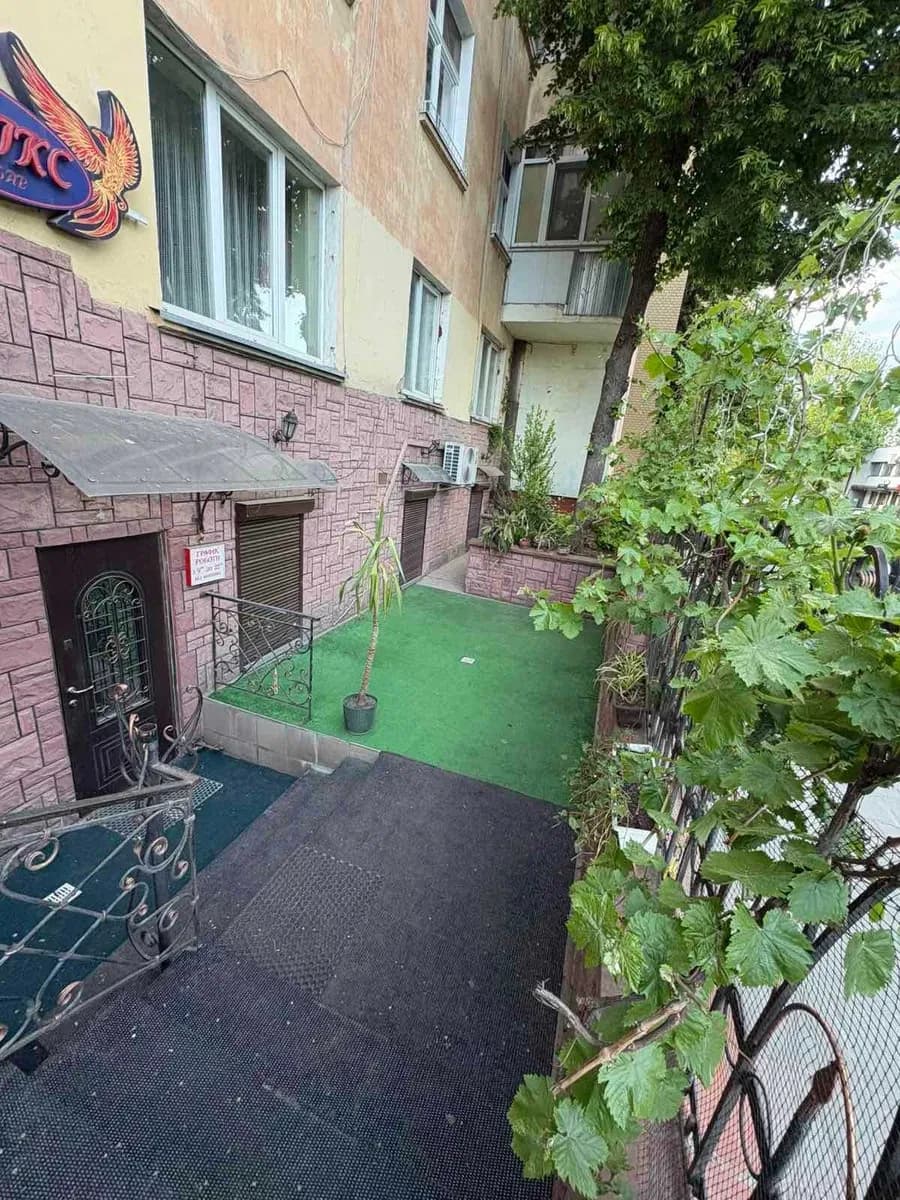 Приміщення, Шевченківський: фасадне, два зали, літня тераса - фото 4