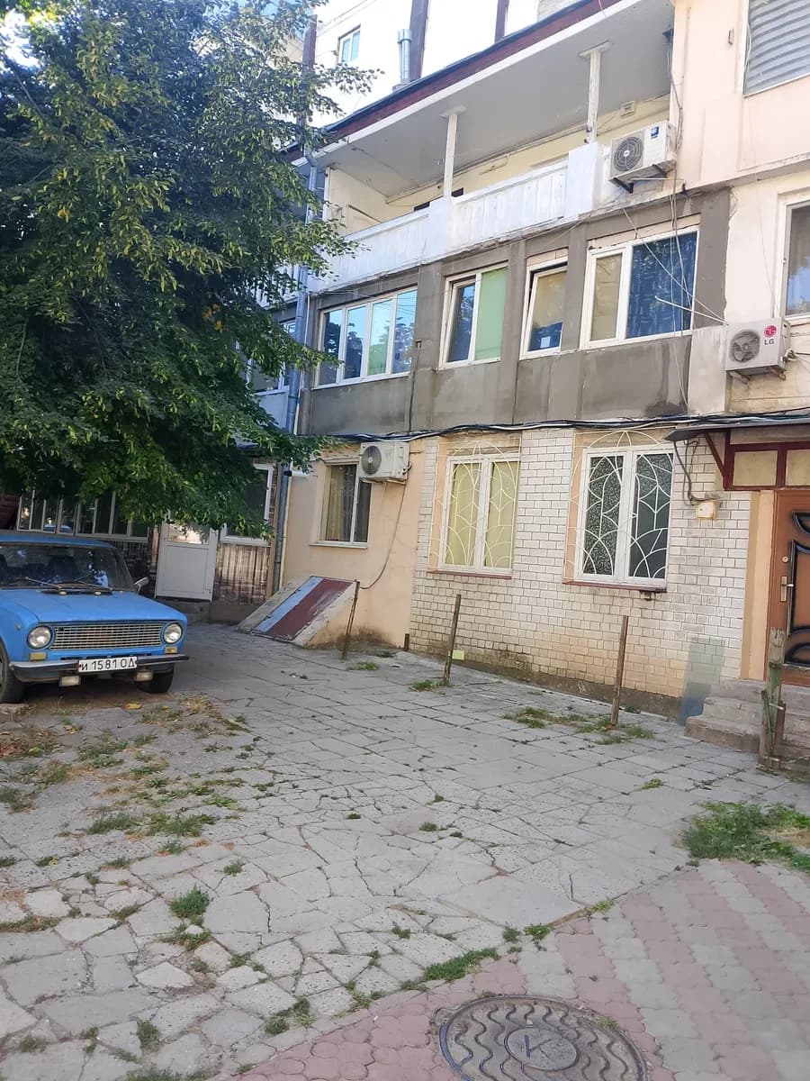 3-кімнатна квартира, Приморський: АГВ незалежне від світла, окремий вхід