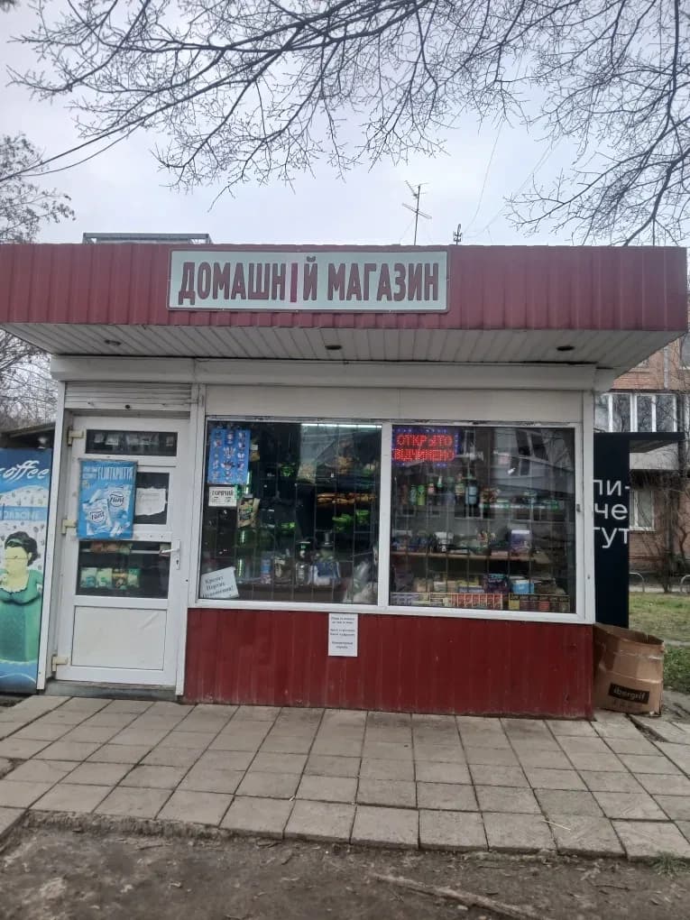 Павільйон, Хтз: прохідне місце, біля зупинок маршрутного транспорту