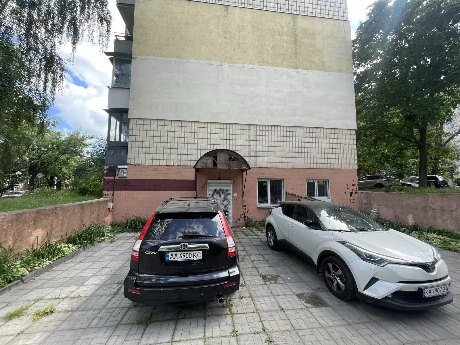 Приміщення, Солом'янський: підвал, парковка, мокрі точки