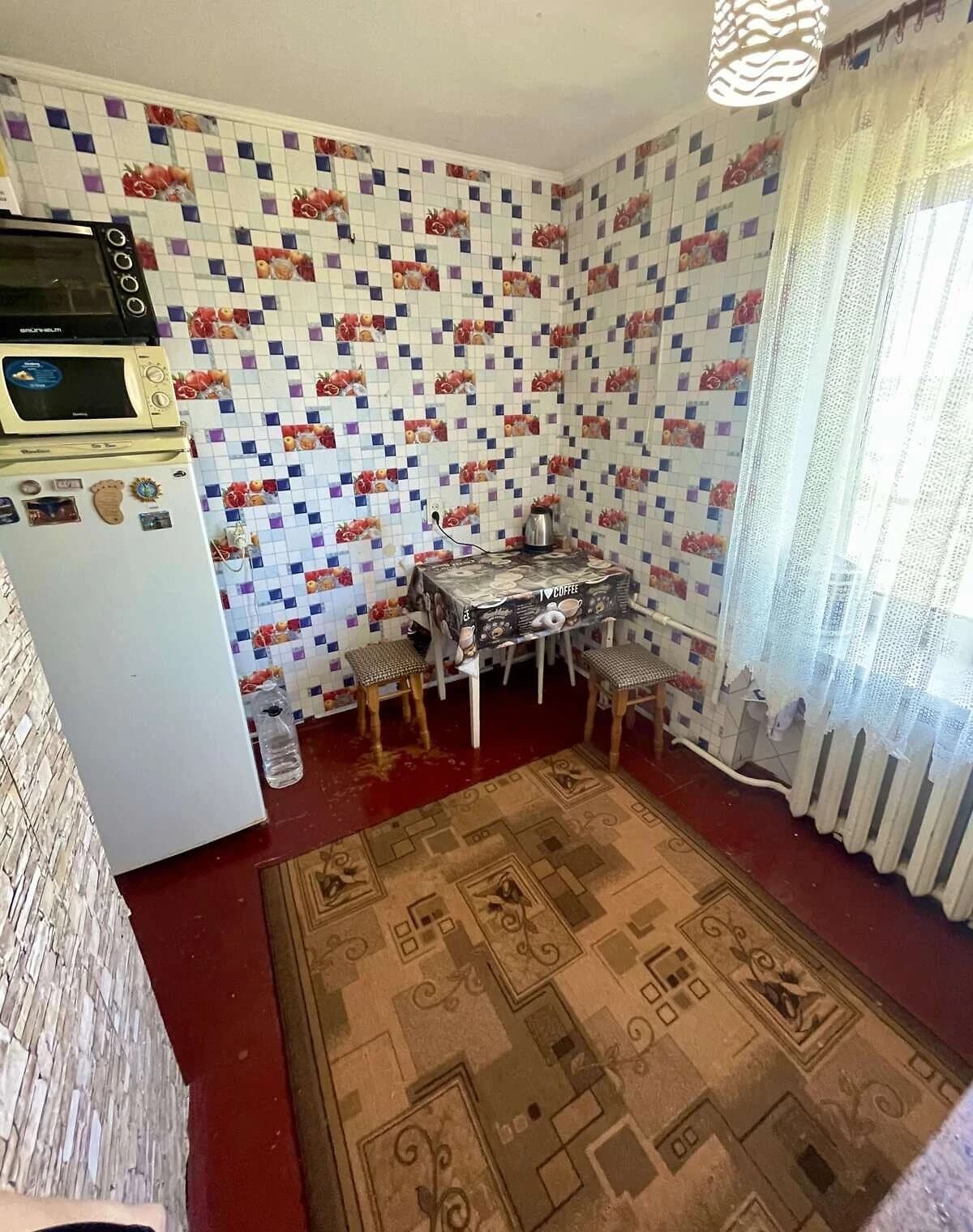 2-кімнатна квартира, Бердичів: цегляні стіни, внутрішній двір - фото 5