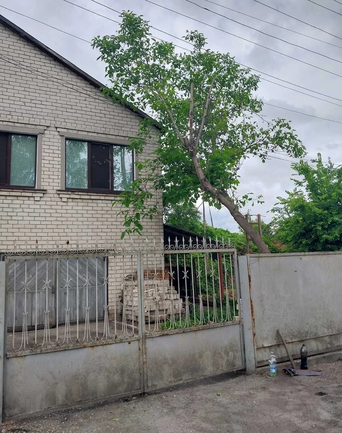 Будинок, Ізюм: цегляні стіни - фото 2