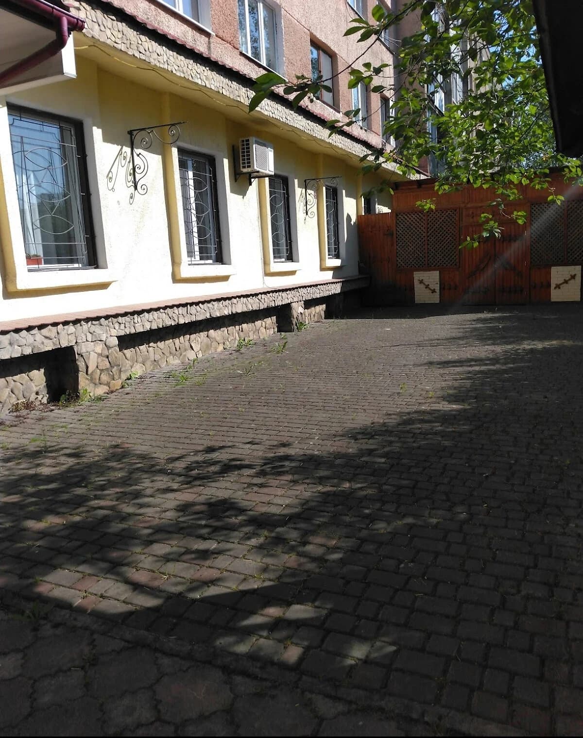 Комерційне приміщення на вулиці Дорошенка: клас B, опалення без світла - фото 5