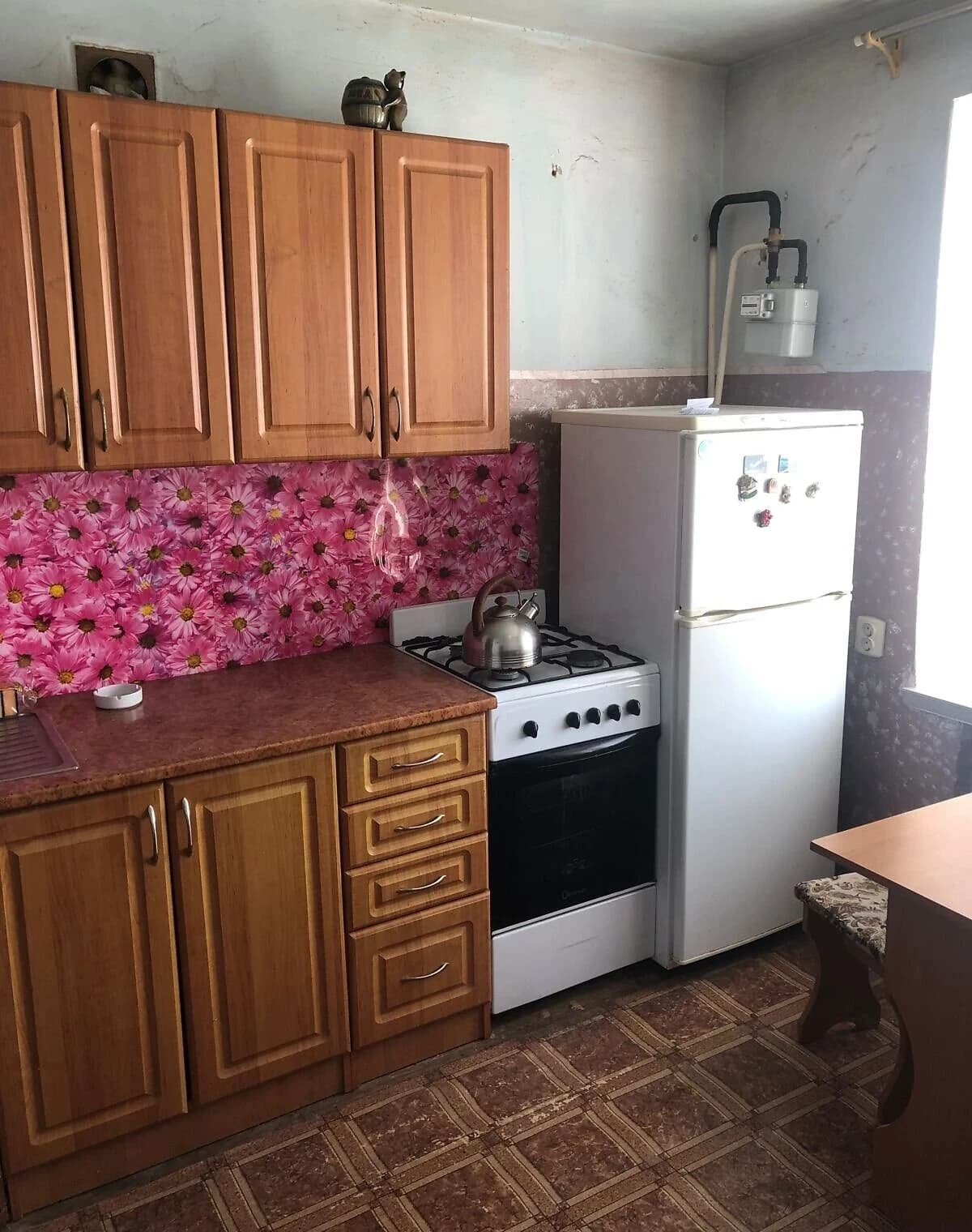 2-кімнатна квартира, Перемишляни: косметичний ремонт, цегляні стіни