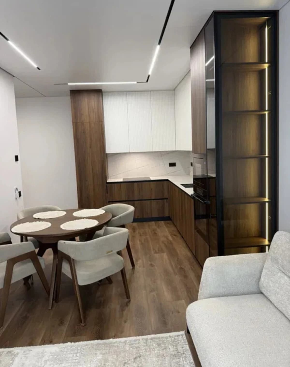 2-кімнатна квартира, Ужгород: дизайнерський ремонт, кухня 17 м² - фото 2