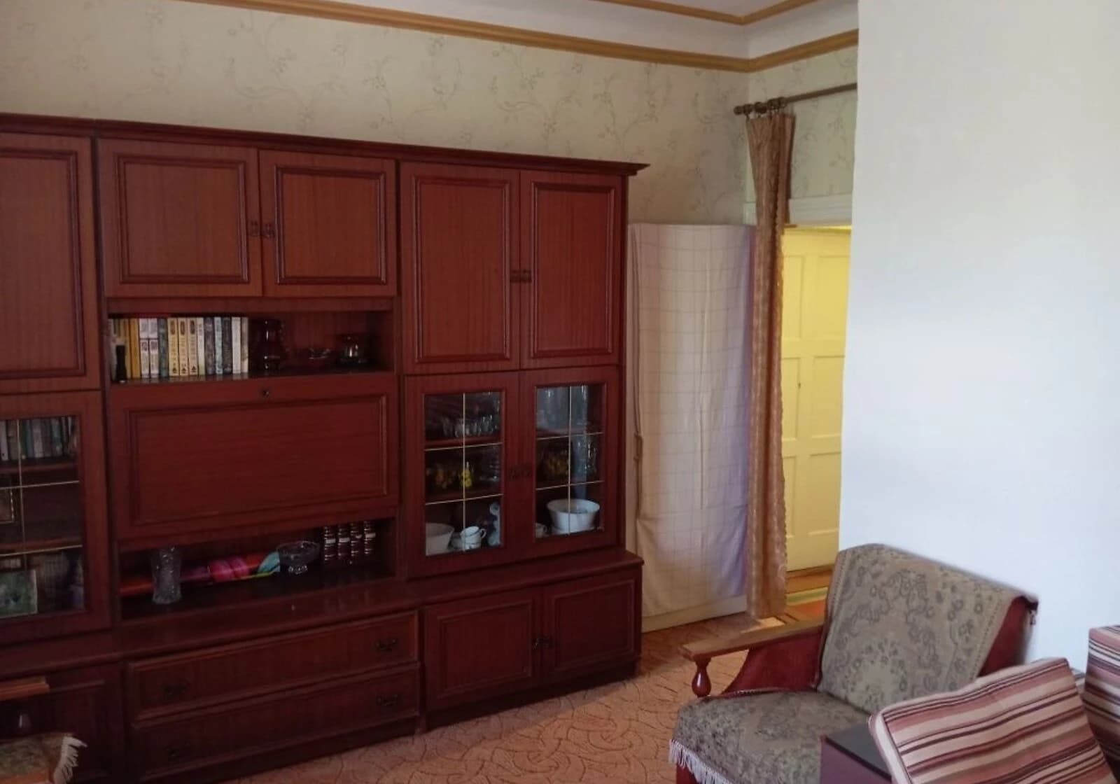 3-кімнатна квартира, Тростянець: косметичний ремонт, цегляні стіни