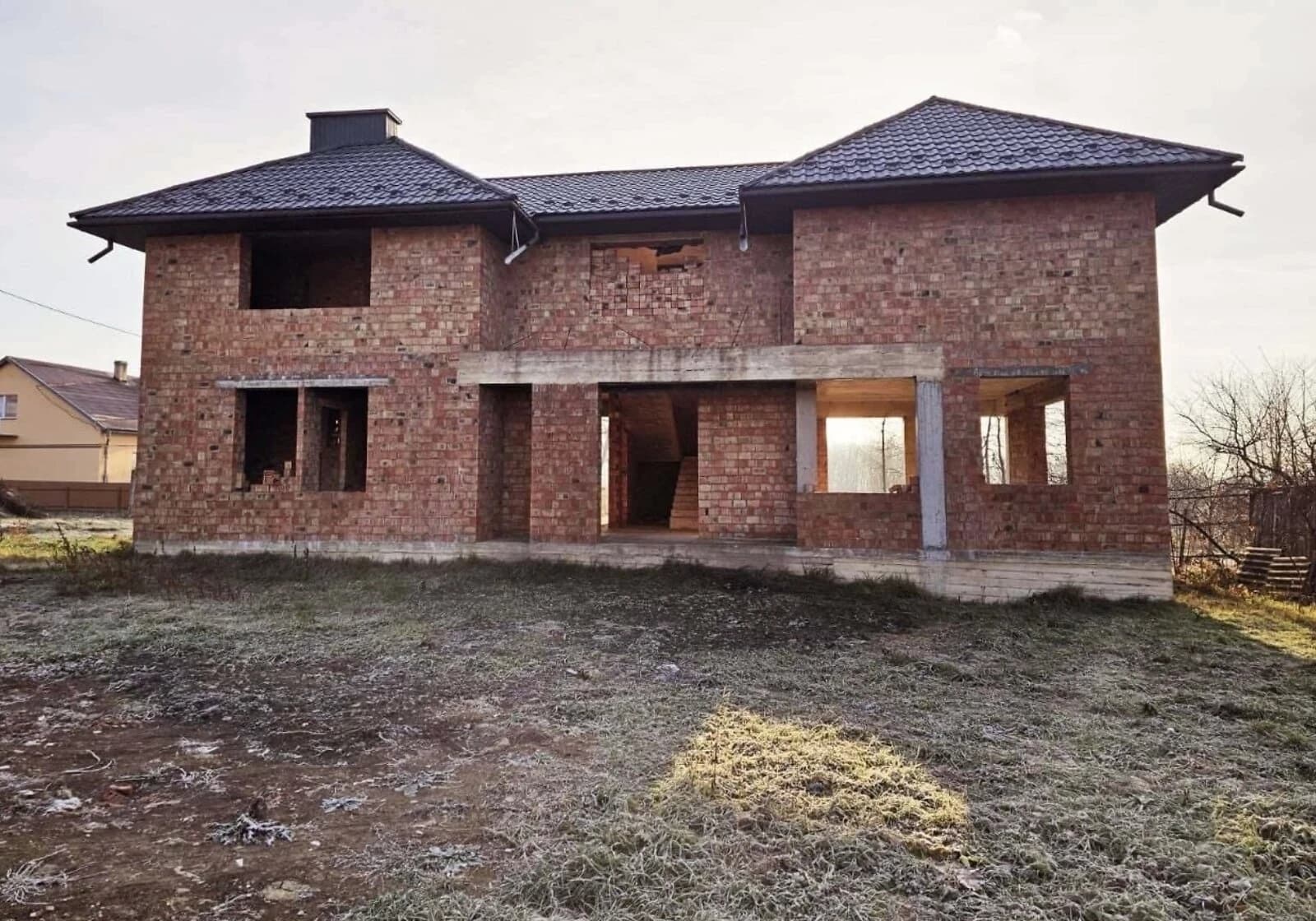Будинок, Сторожинець: 3 спальні, коробка та дах, тераса - фото 2