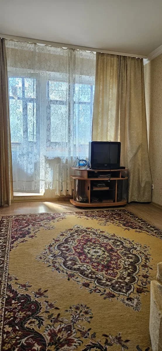 1-кімнатна квартира, Левада: косметичний ремонт, кондиціонер, не кутова