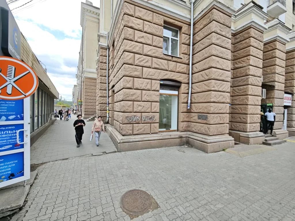 Магазин, Центральний: фасадне приміщення, зал 54,4 м², метро поруч - фото 4