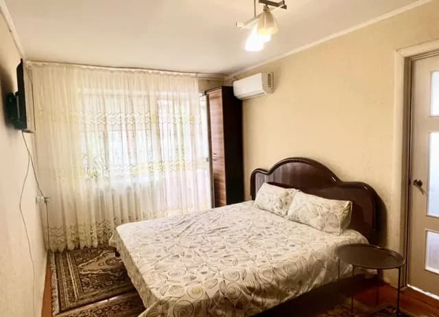 2-кімнатна квартира, Павлоград: косметичний ремонт, цегляні стіни - фото 1