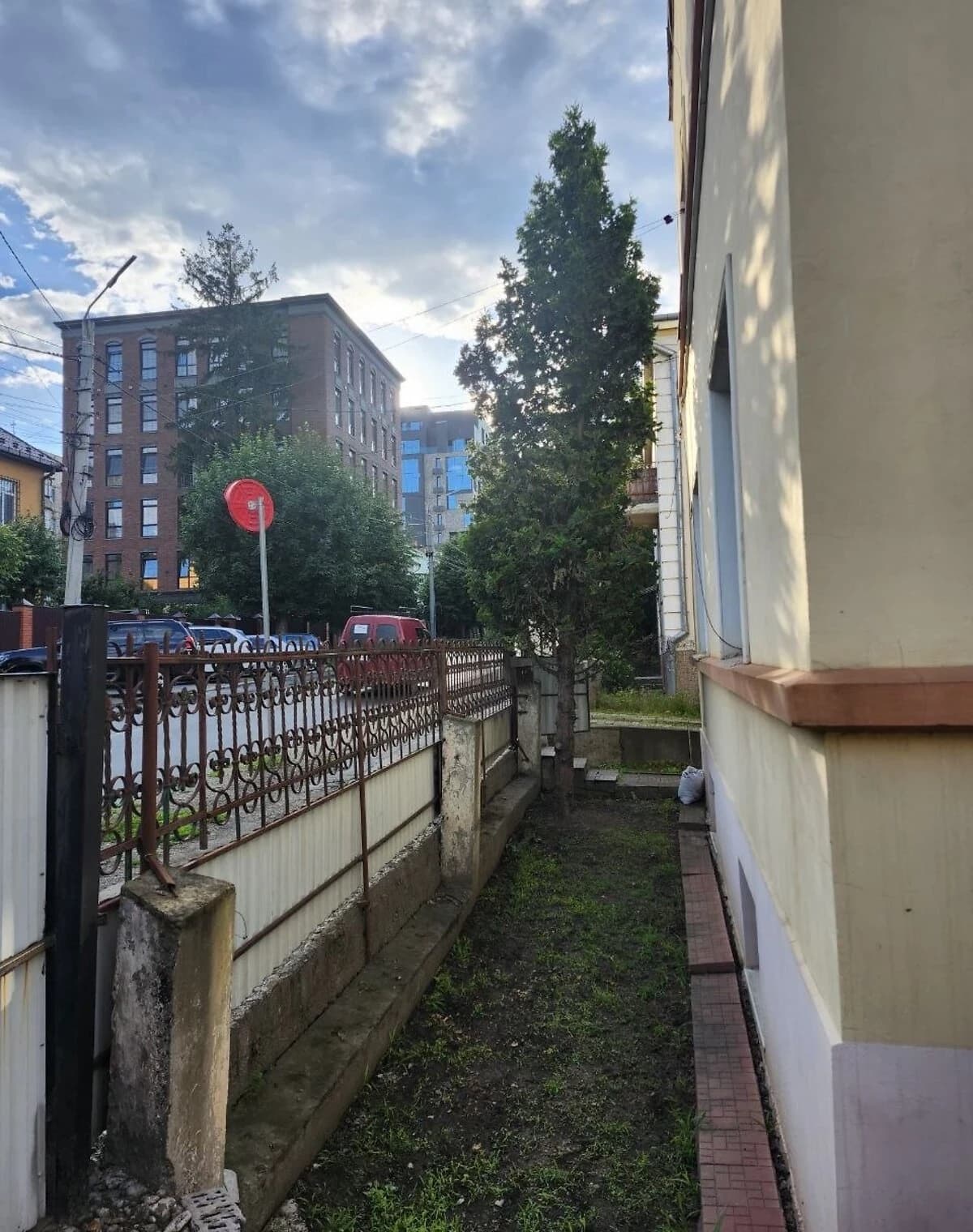 Будинок, Шевченківський: 5 спалень, 4.5 сотки, цегляні стіни - фото 2