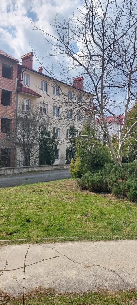 Комерційна будівля, Трускавець: 4 поверхи, центр міста, парк - фото 4