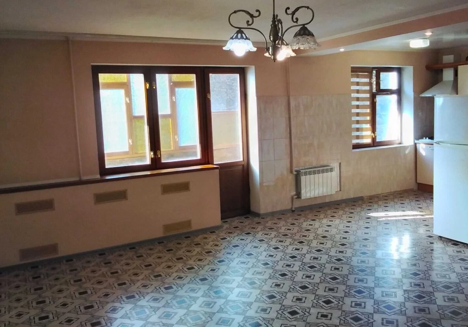 4-кімнатна квартира, вулиця Черкасова: євроремонт, паркет, Wi-Fi