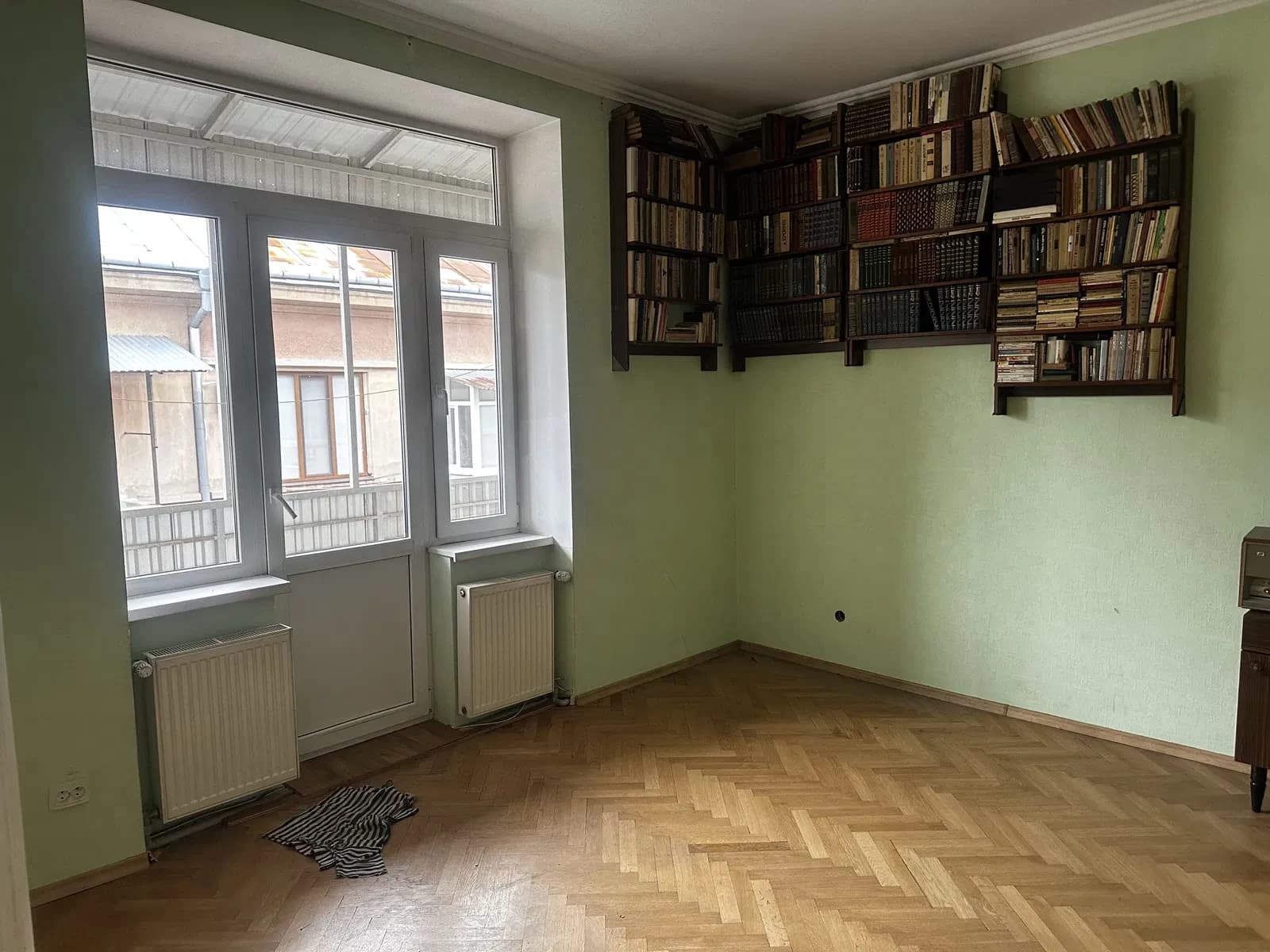 3-кімнатна квартира, Чернівці: старий фонд, закритий двір, парковка - фото 3