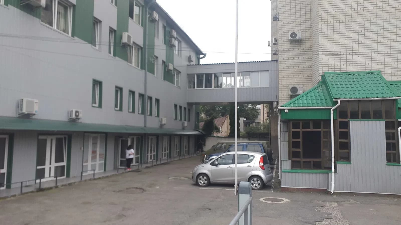 Офіс на вулиці Кавказькій: сучасний ремонт, закрита автостоянка - фото 1