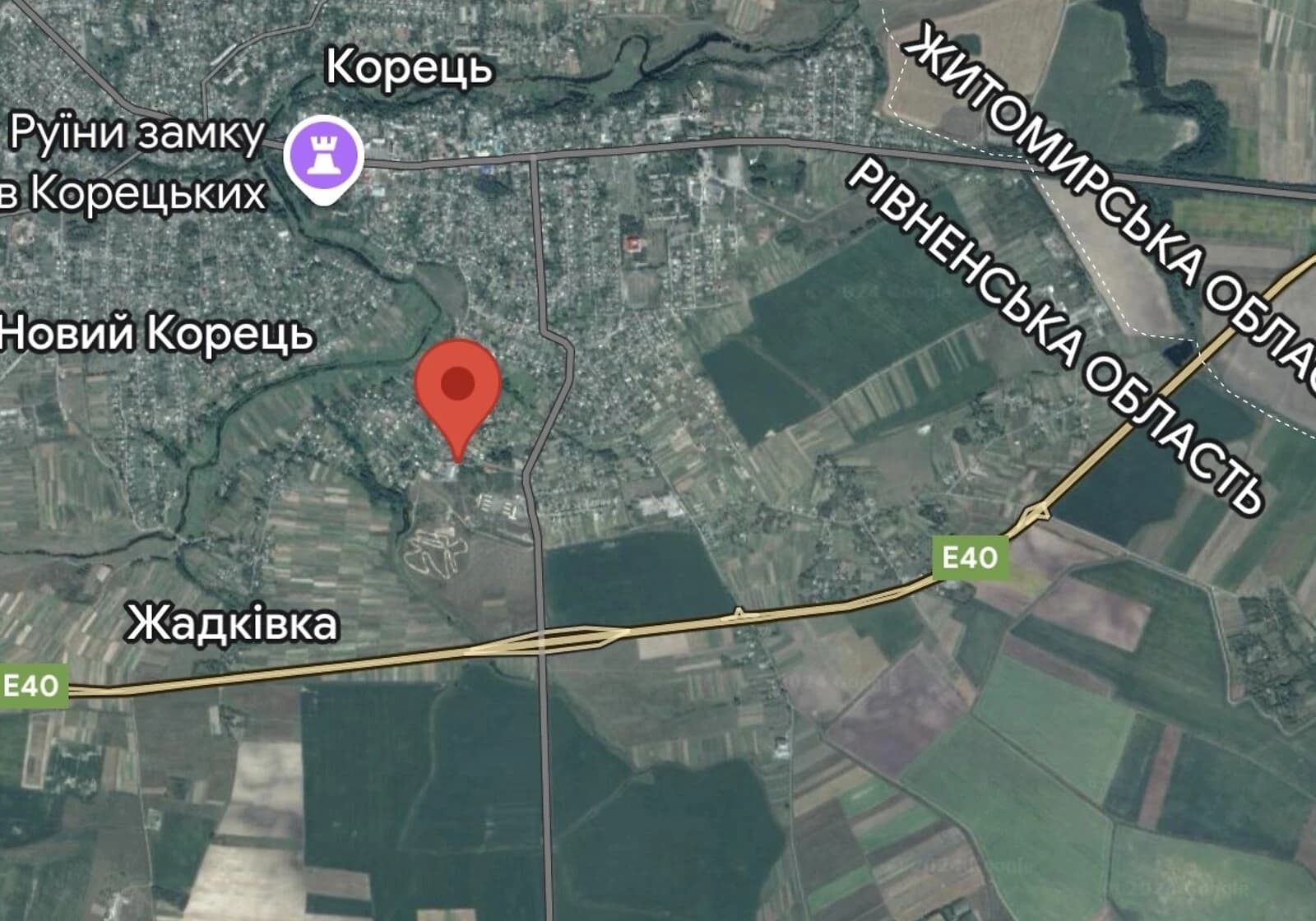 Приміщення, Жадківка: 3 приміщення, 1 гектар, торг можливий