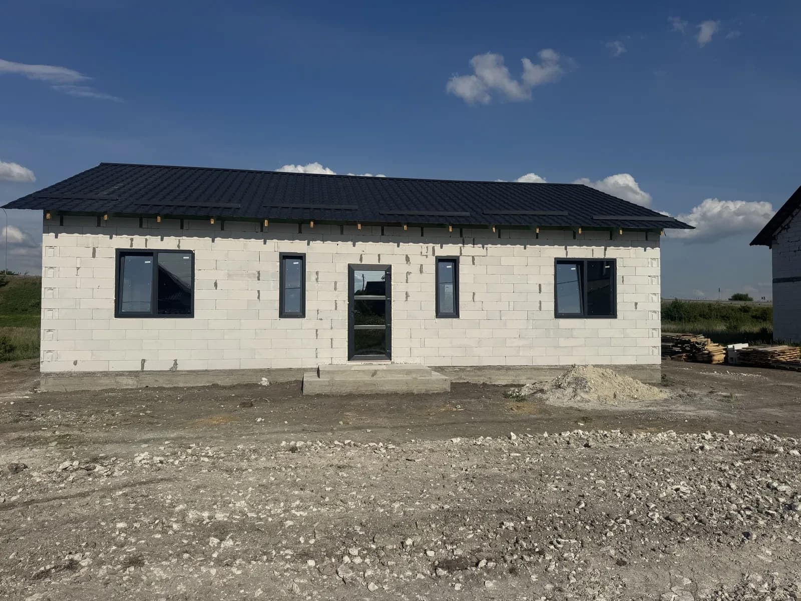 Будинок, Броди: 6 соток, кухня-вітальня 36 м², світло 13 кВт
