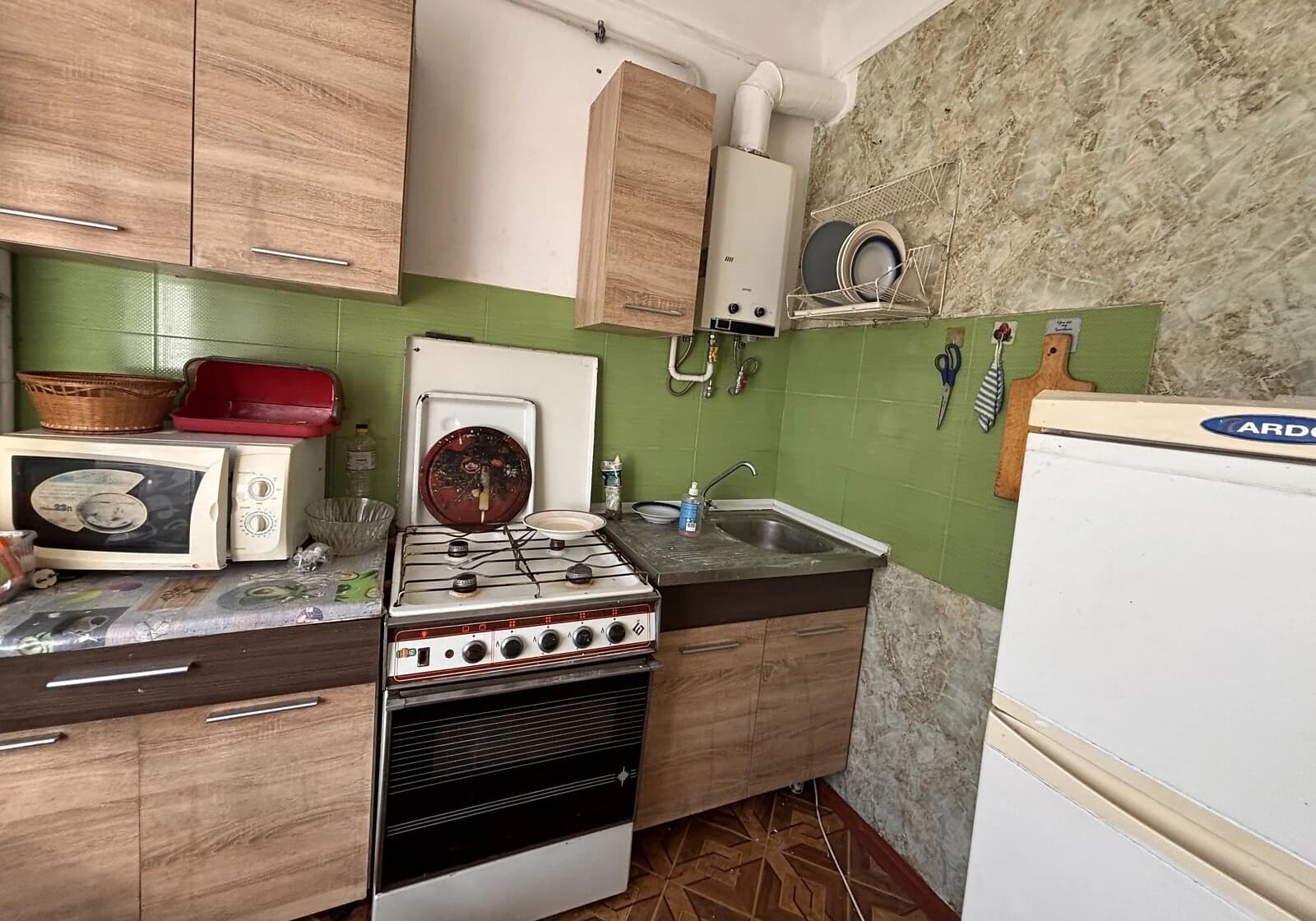 2-кімнатна квартира, Центр: косметичний ремонт, цегляні стіни - фото 4