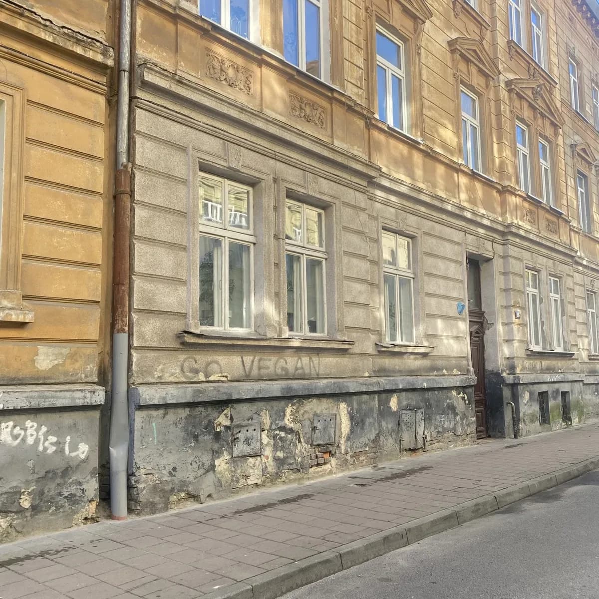 3-кімнатна квартира, Галицький: 400 м до Оперного театру, фасадні вікна - фото 3