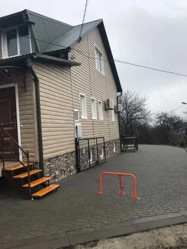 Приміщення, Роша-Стинка: 3 входи, під житло і бізнес, 360 В - фото 1