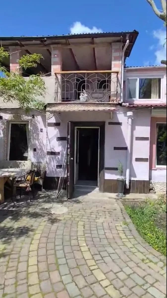 Будинок, 10-та станція Великого Фонтану: резервне живлення, більярд