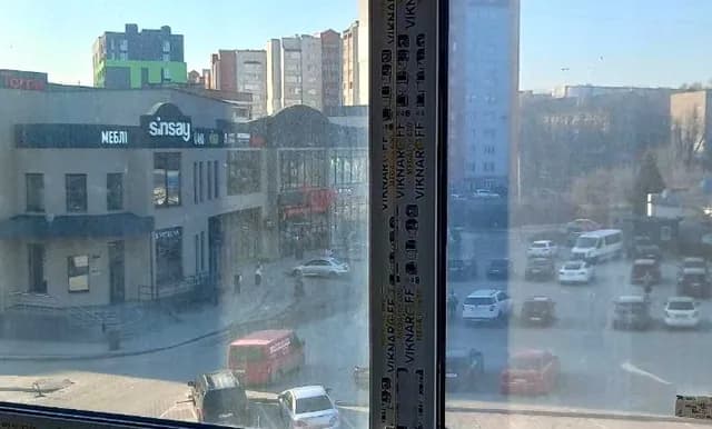 2-кімнатна квартира, Будинок 1: вигляд на ТЦ Торба, лоджія і балкон - фото 3