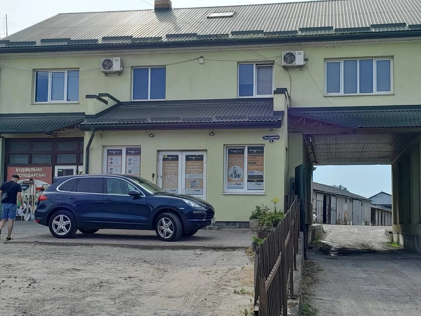 Комерційний комплекс, Ів-Франкове: офіси 604 м², склади