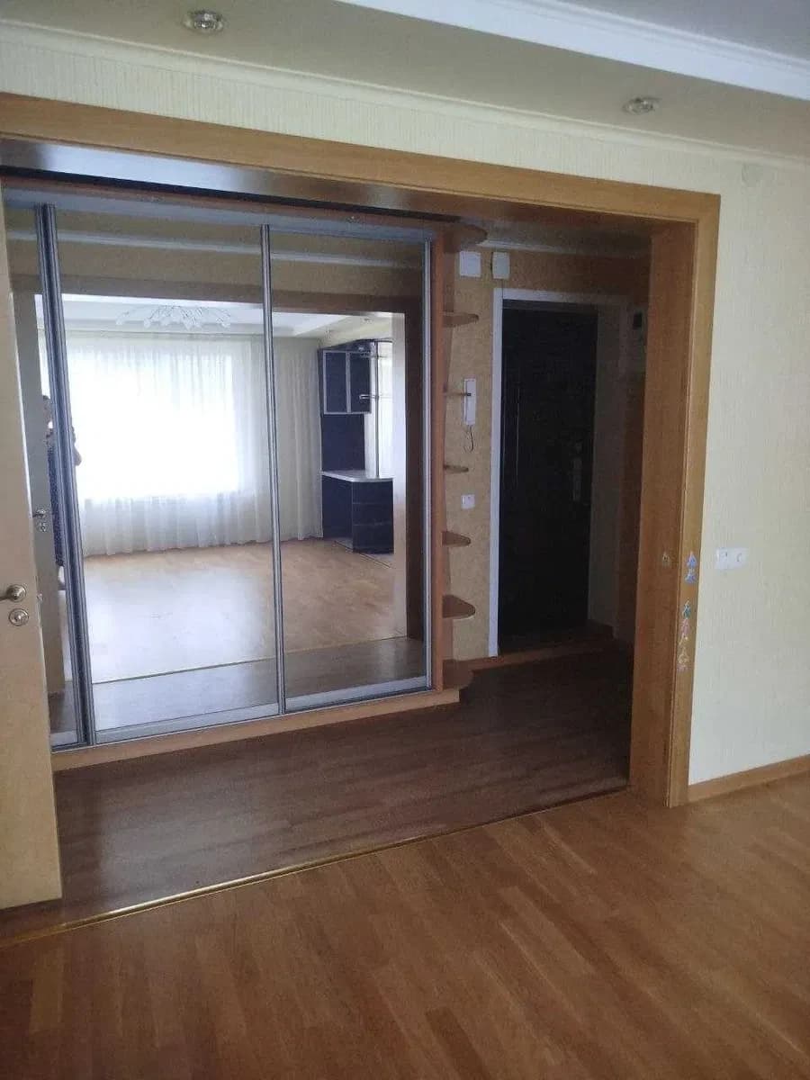 2-кімнатна квартира, Космос: вид на Дніпро, капремонт, студія