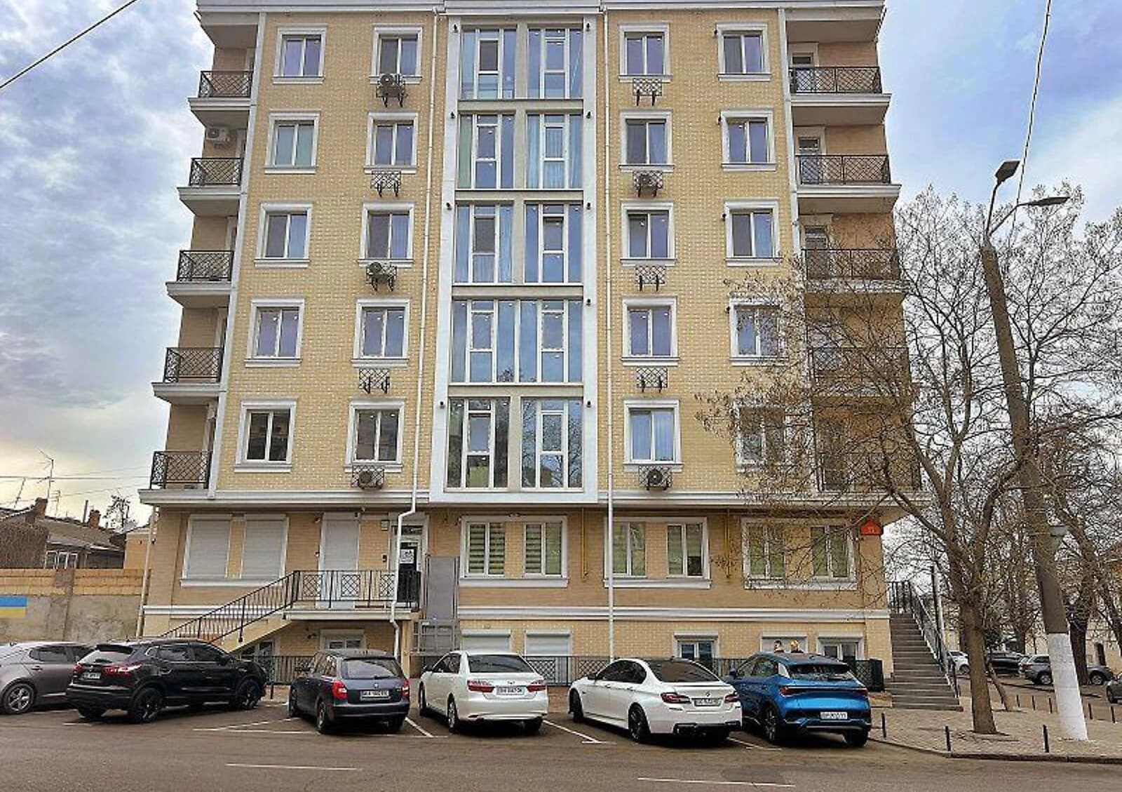 Офіс, Приморський: дизайнерський ремонт, фасадне, кабінетне