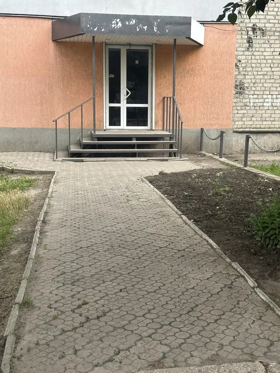 Приміщення, Златопіль: фасадне, окремий вхід, нова електропроводка
