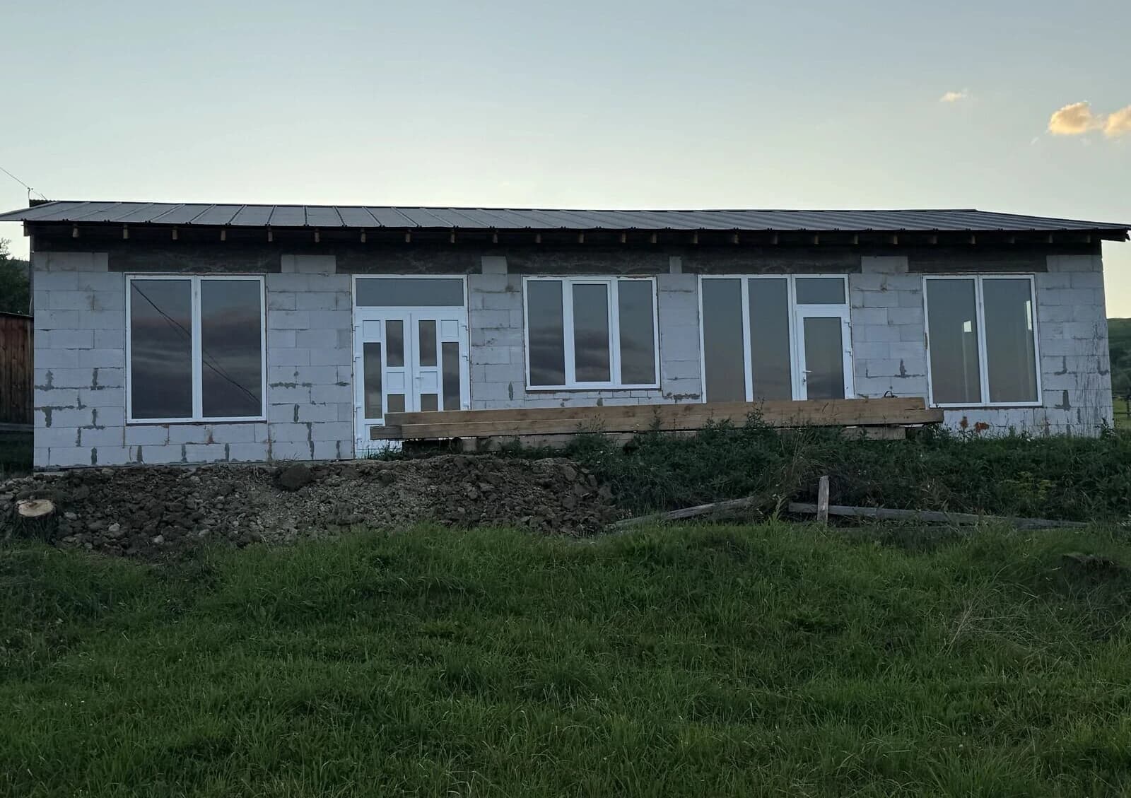 Будинок, Ясіня: не використовувався після побудови, газобетон