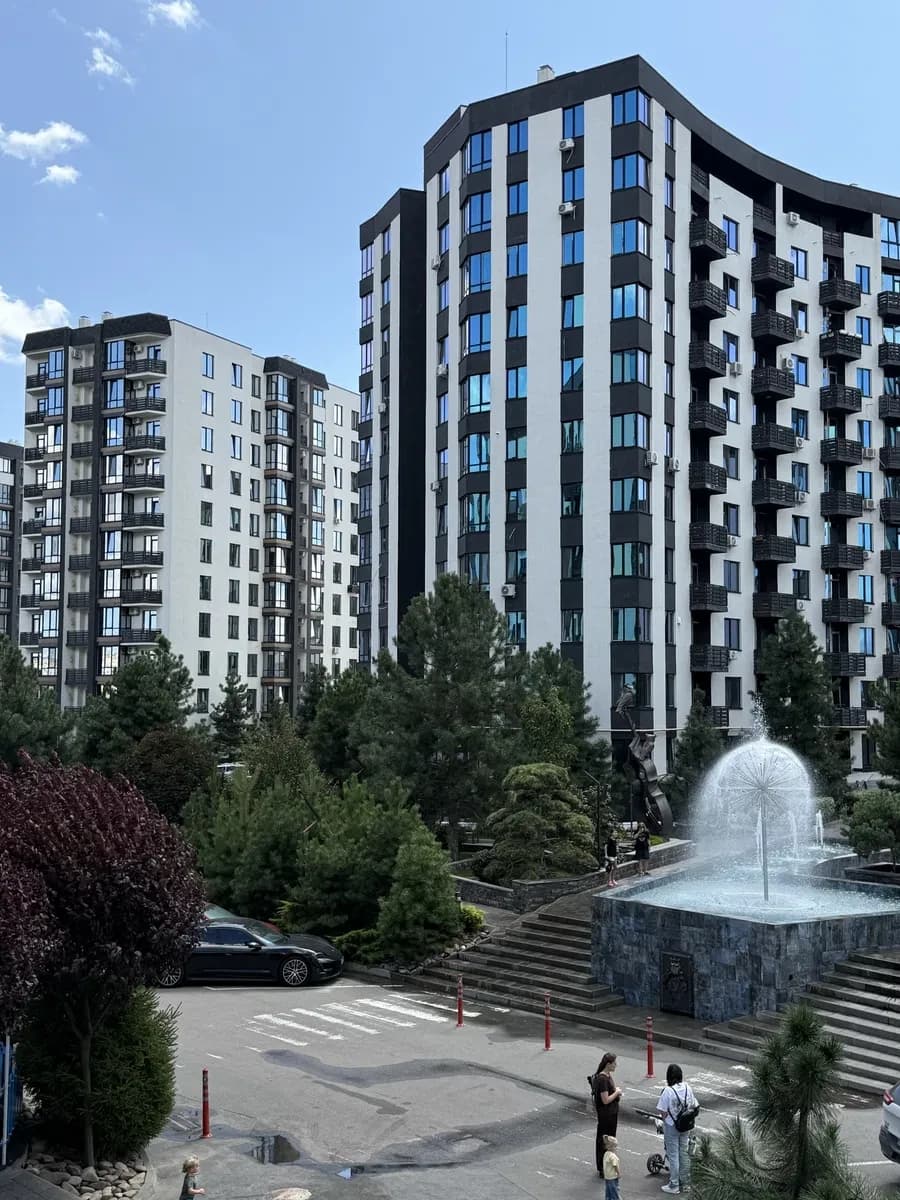 2-кімнатна квартира у ЖК У-Квартал: фонтан, вечірні вогні - фото 5