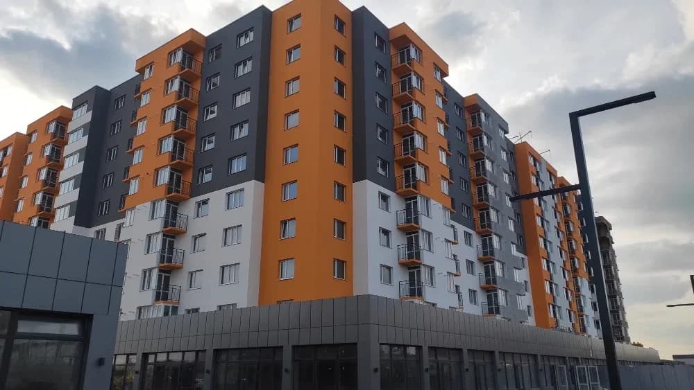 2-кімнатна квартира у ЖК Сімейний комфорт: чорновий стан, будинок зданий - фото 2