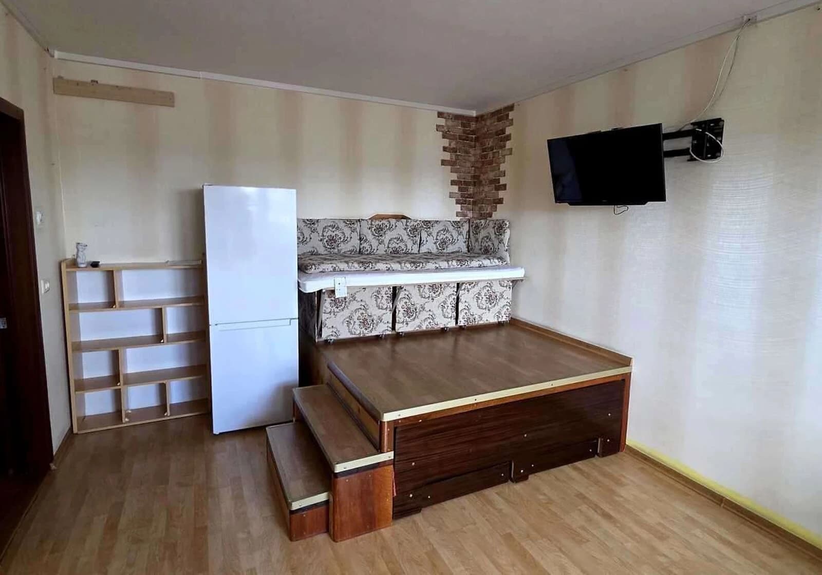 1-кімнатна квартира, Оболонь: косметичний ремонт, вода й опалення без світла - фото 1