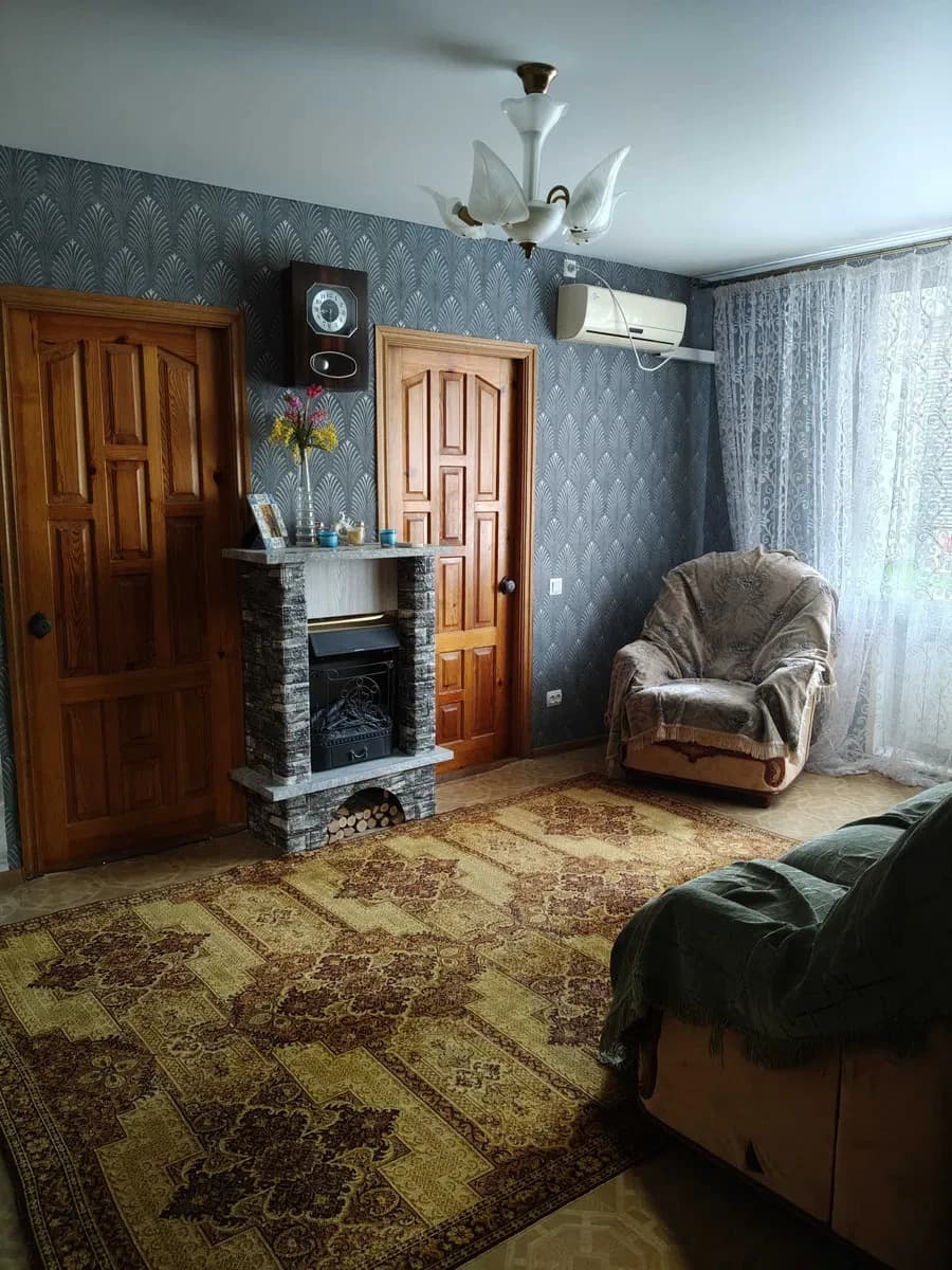 4-кімнатна квартира, Шепетівка: косметичний ремонт, газове опалення - фото 1