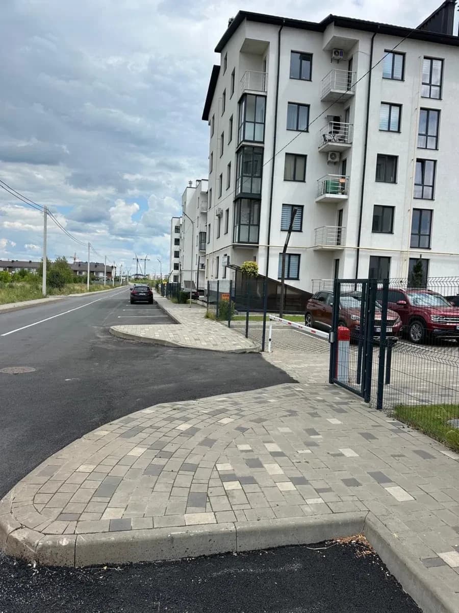 Комірцеве приміщення у ЖК Щастя: під комерцію, цокольний поверх
