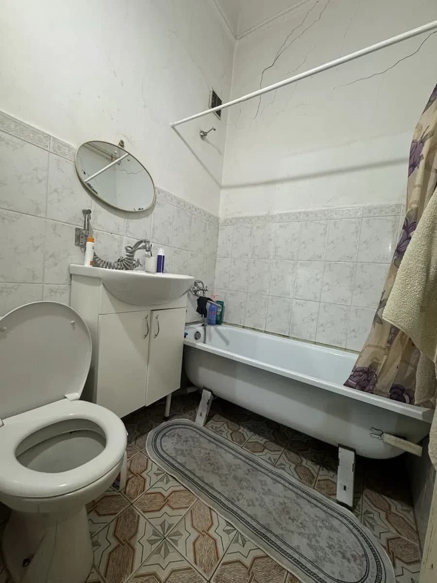 3-кімнатна квартира, Кам'янець-Подільський: прохідні кімнати, засклений балкон - фото 5