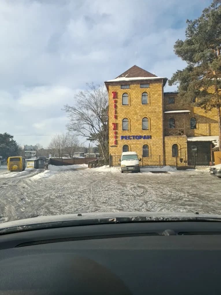 Паркомісце, Дніпровський: охорона, ворота, біля ресторану РобинГуд - фото 4