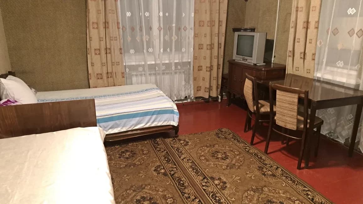2-кімнатна квартира, Кам’янське: центр, засклений балкон - фото 3